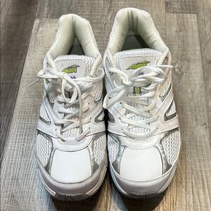 Avia White and Silver avi-motion arch rocker size 10